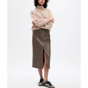 Gap, NWOT, Vegan Leather Midi Skirt, Size: 6. D2